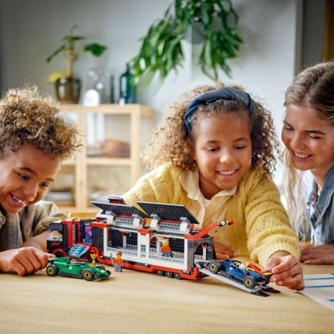 LEGO Klocki City 60445 F1 Ciężarówka z bolidami RB20 i AMR24 F1