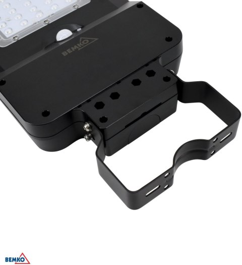 SOLARNA OPRAWA ULICZNA LED SOLGER 20W 3000LM 3000/4000/6000K IP65 CZARNA CZ. PIR BEMKO